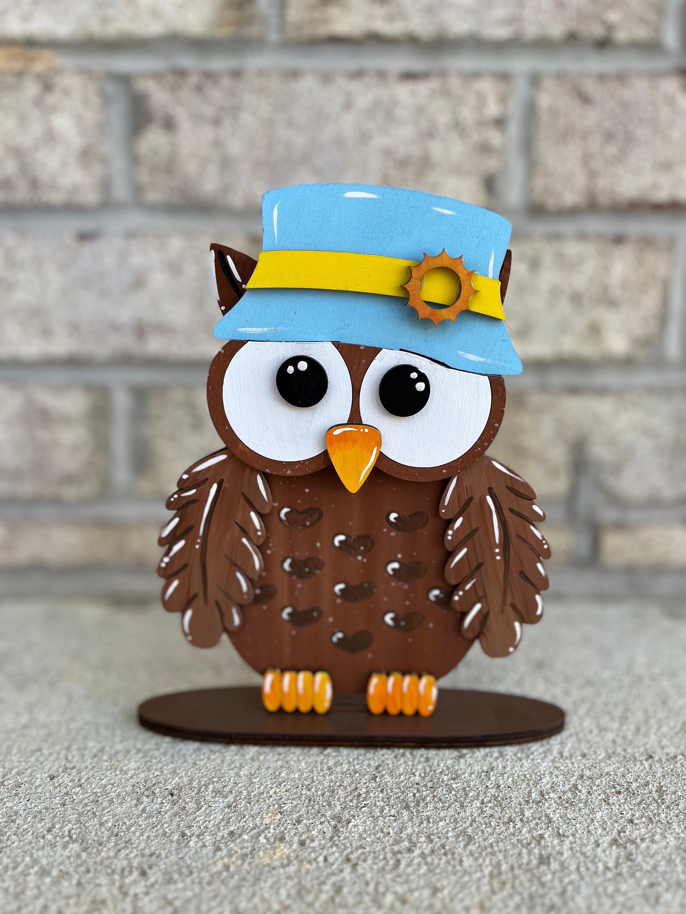 Barn Owl Interchangeable Sign with Holiday Hats