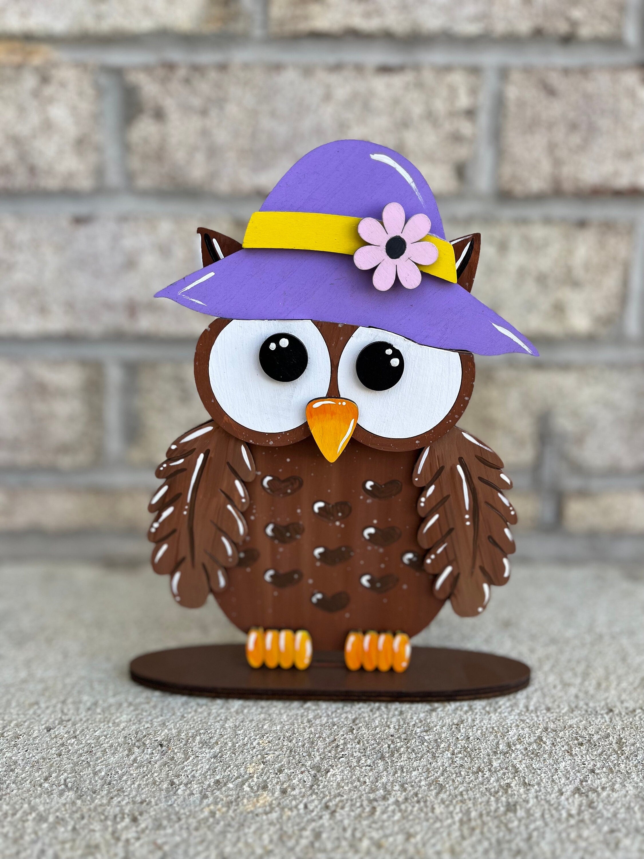 Barn Owl Interchangeable Sign with Holiday Hats
