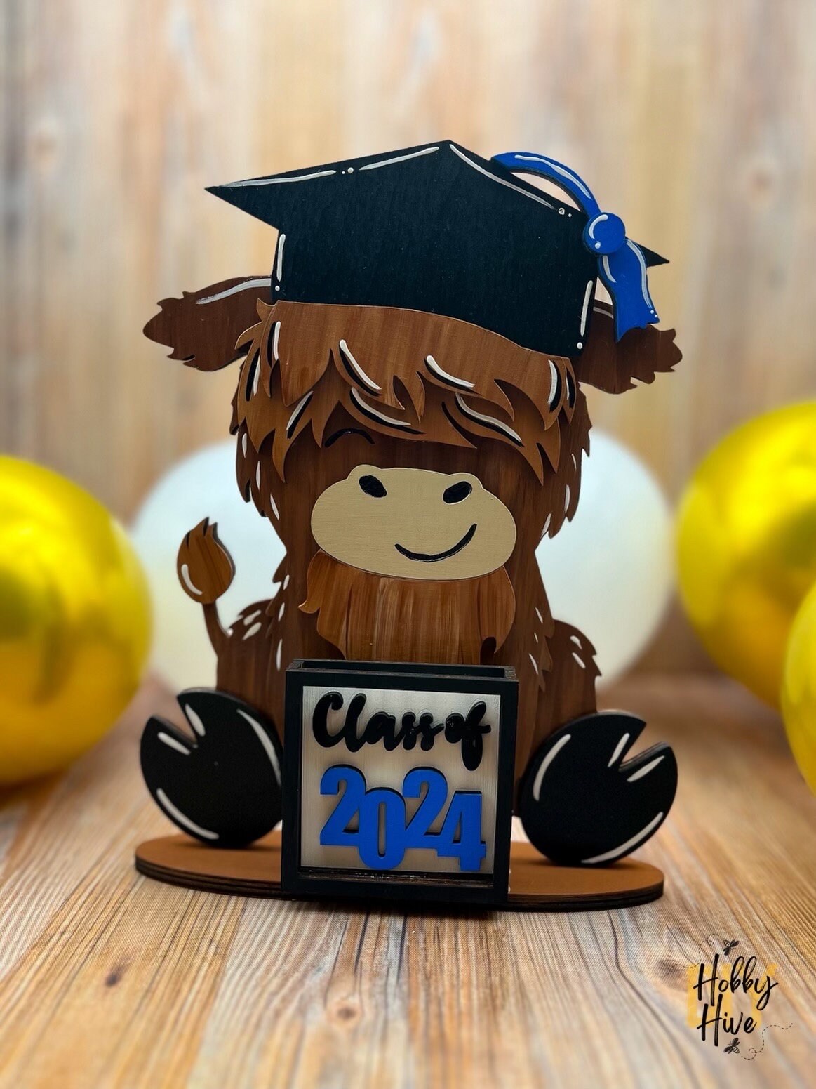 Graduation Highland Cow with Class of 2025 Mini Sign