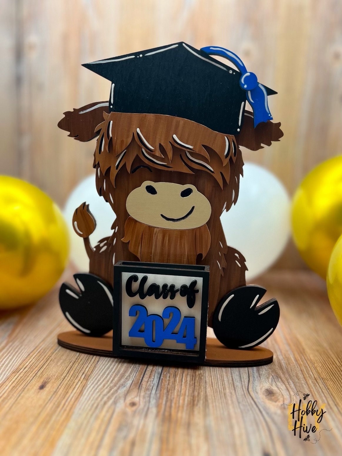 Graduation Highland Cow with Class of 2025 Mini Sign