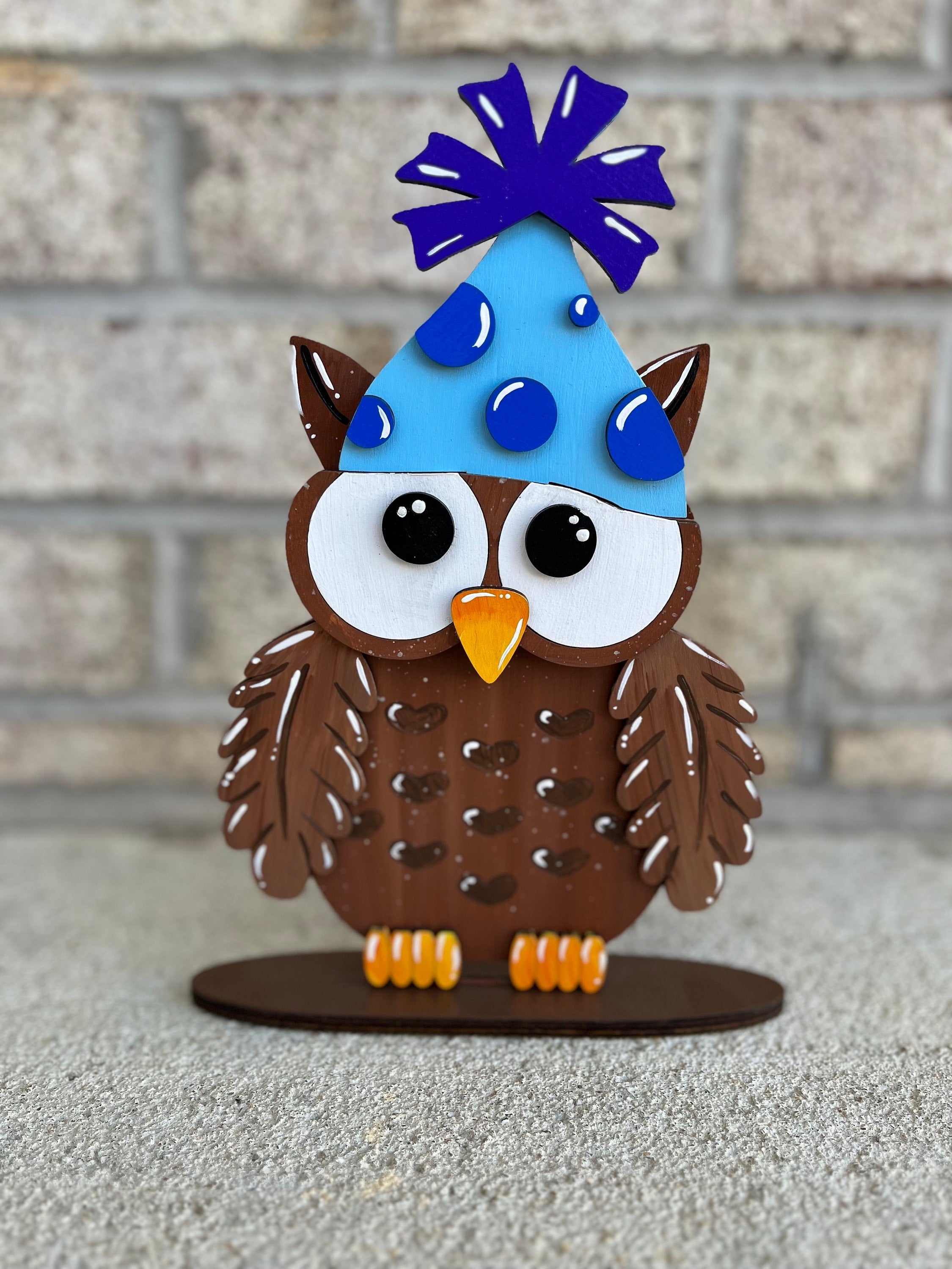 Barn Owl Interchangeable Sign with Holiday Hats