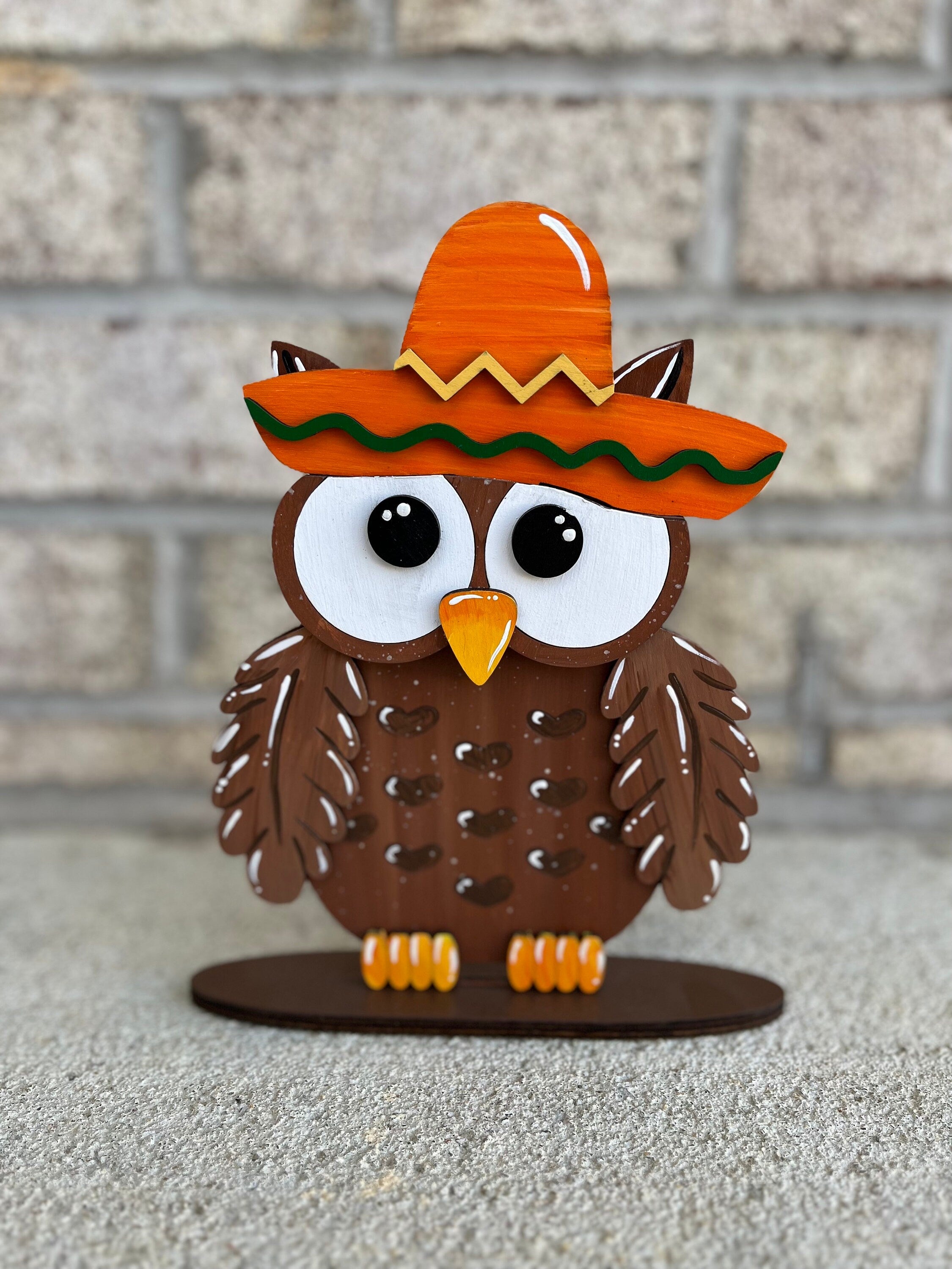 Barn Owl Interchangeable Sign with Holiday Hats