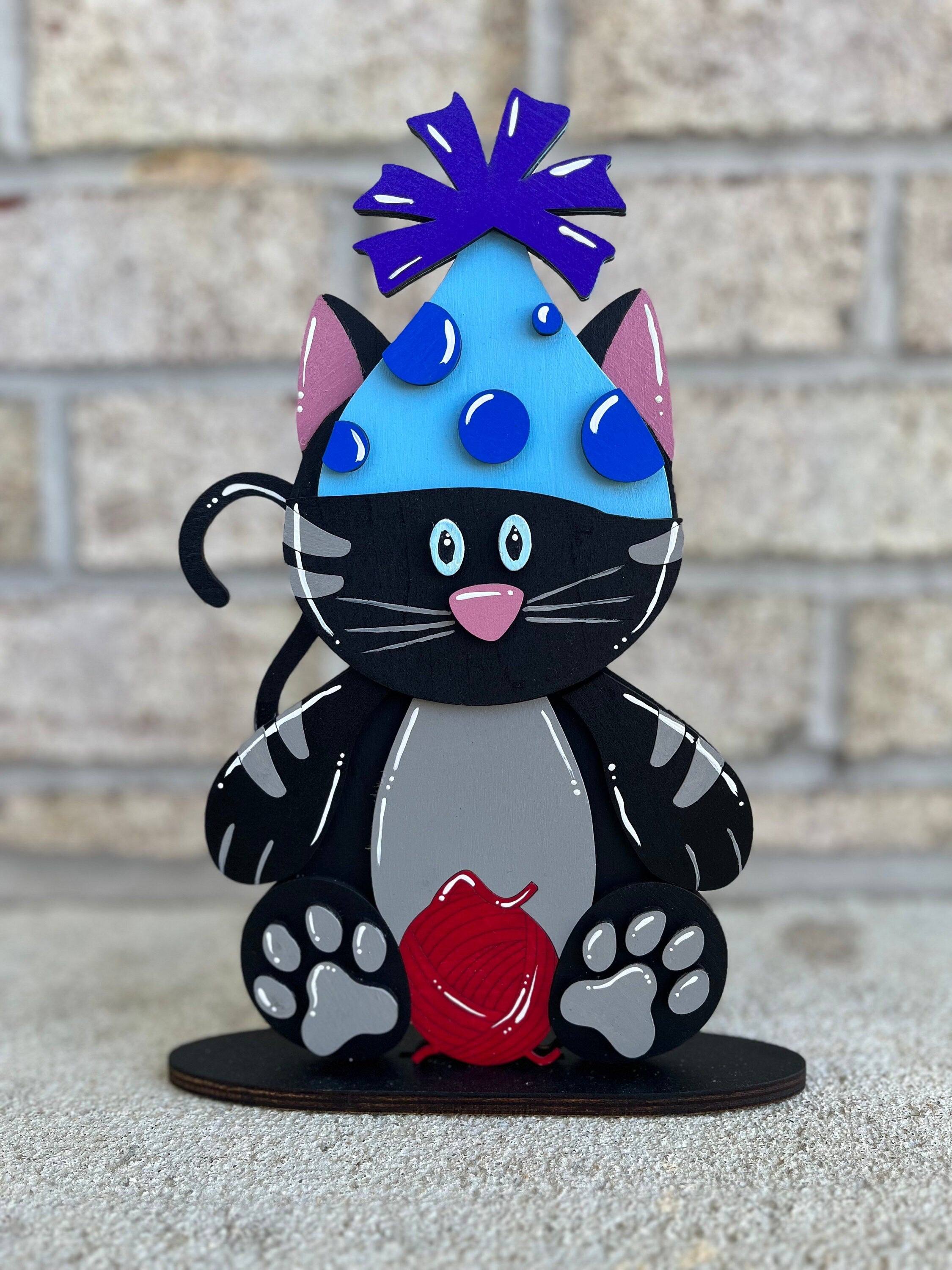 Interchangeable Cat Shelf Table Desk Sitter with Seasonal Hats for Home Decor